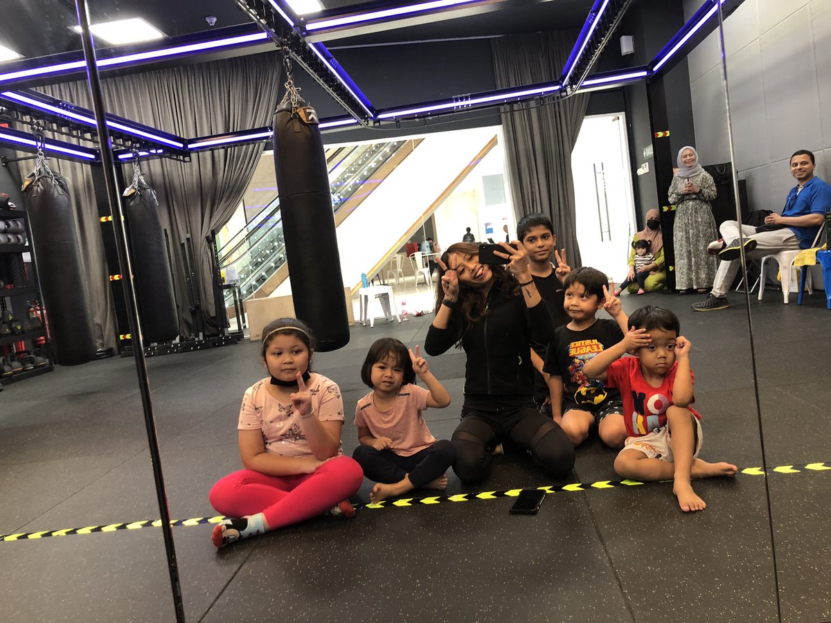 Miraclesnipe's tweet photo. Coach mood. 

I’m a Muay Thai Coach ( For adults and kids)
I’m a Body Combat Coach 
I’m a Fitness Coach https://t.co/4FoNXfzYPw