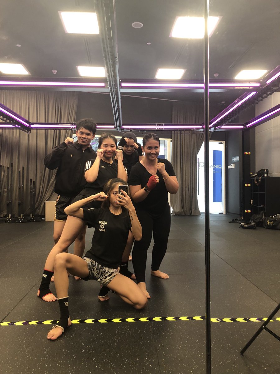 Miraclesnipe's tweet photo. Coach mood. 

I’m a Muay Thai Coach ( For adults and kids)
I’m a Body Combat Coach 
I’m a Fitness Coach https://t.co/4FoNXfzYPw
