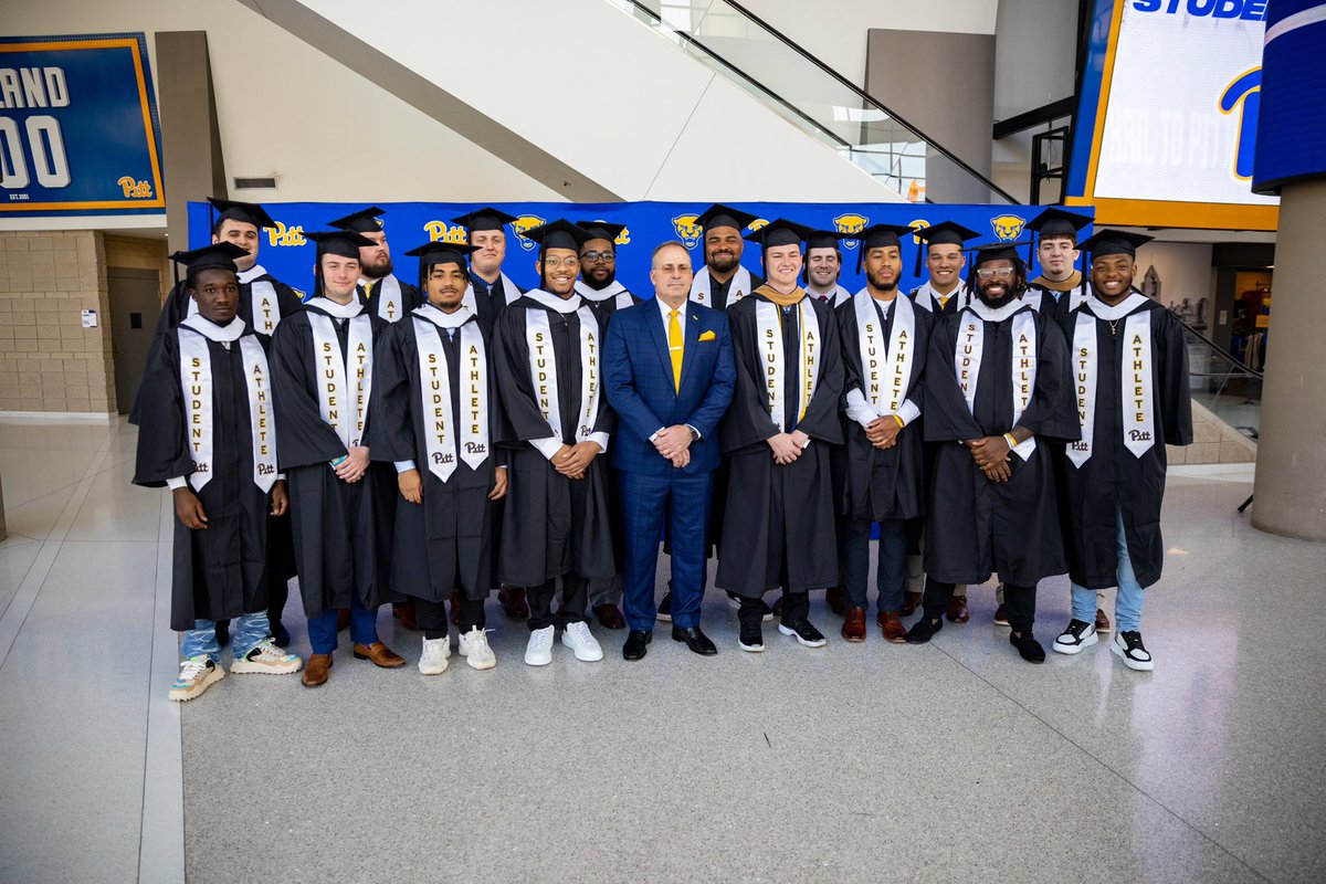 Champions on and off the field. Congrats Grads‼️👨‍🎓🧠💭📚🎓