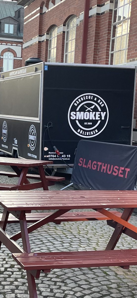 LottaMedling's tweet photo. Roligt att Smokie’s gamla bandnamn ”Smokey” stod utanför Konserthuset förra veckan!😉😂😍🥰😘❤️💝💎🚬👑👥🤘🎸🎹🥁🎤🤟🎶 💞💖@Smokie_music #SMOKIE #Smokey https://t.co/XYz6uNG9mx
