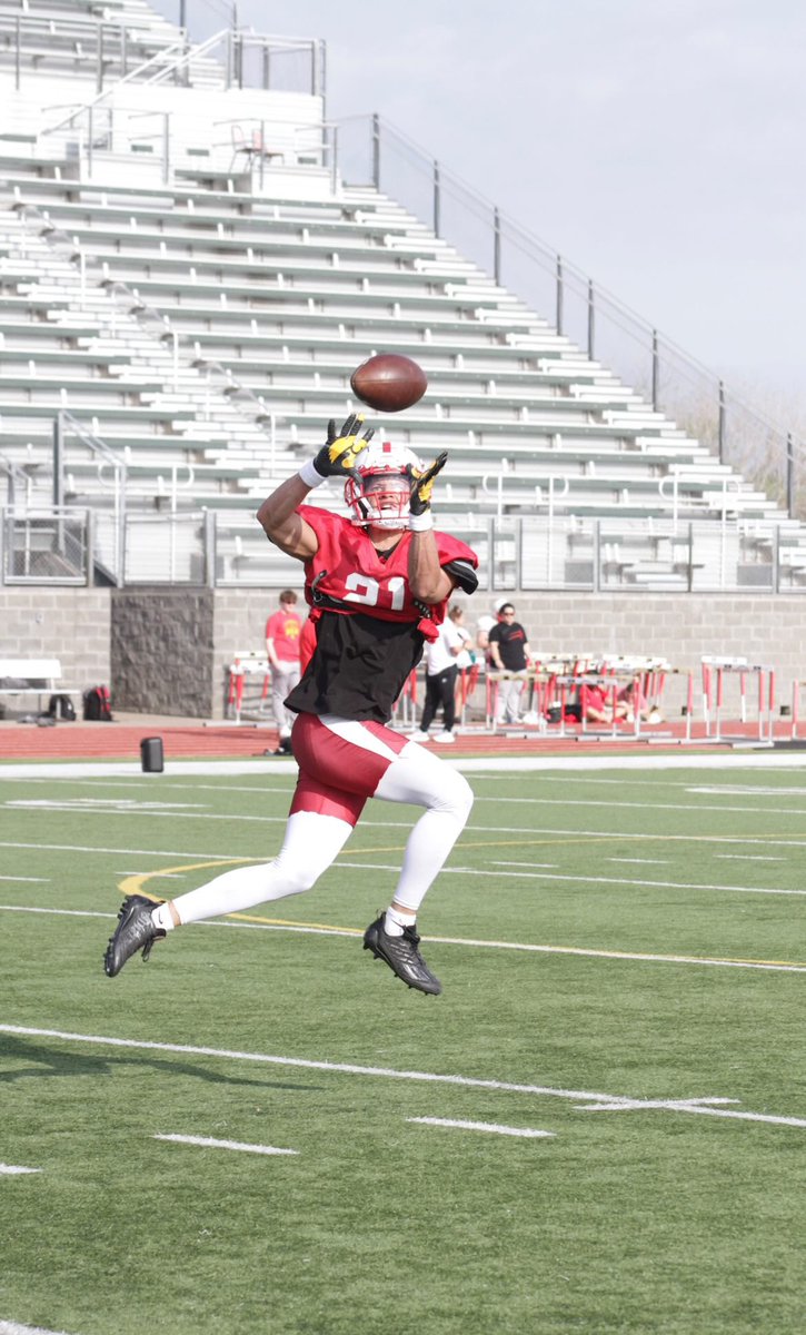 _Treyward22's tweet photo. Spring ball-may grad 👨‍🎓 CB/SS https://t.co/cOX6L4S3Uc