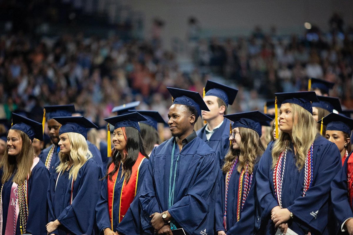 SamfordU's tweet photo. Scenes πΈ from Day 2. π₯Ή We love you, Bulldogs. We are proud of your resilience and accomplishment. Congratulations to the graduating Class of 2023! β€οΈπ #SamfordGrad @SamfordAlumni https://t.co/NW1wxdZtey