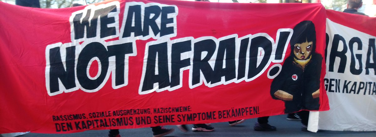 antifa_linke's tweet photo. 2010 Die Demo wird von vielen Transpis begleitet.

"Jin, Jiyan Azadi" schallt es durch die Straßen. Die Demo ist solidarisch mit feministischen Kämpfen weltweit.

#Bochum #nonazisbo #Bo3004 https://t.co/vMcnYujIgu