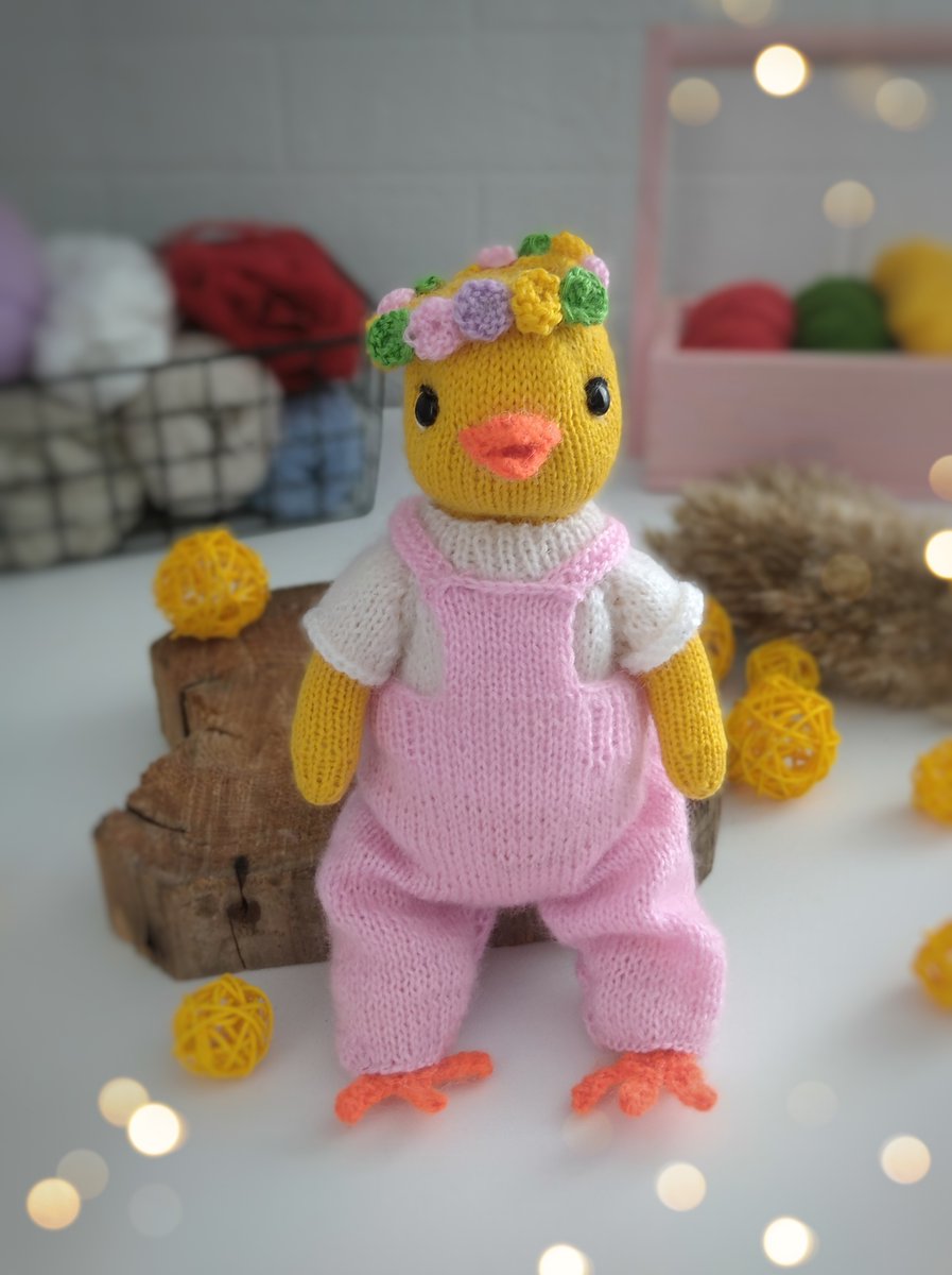 oslopovaola's tweet photo. How do you like my chick ?
Pattern here:
📷 https://t.co/40cek2Z6EB
#amigurumi #Chick #pattern #inspireuplift #knitting #softanimal #softtoys #amigurimi #knittedanimals #knittedamigurumi #knittinganimals #knittinganimal #animals #animalpattern #animalpatterns #toypattern https://t.co/bctXILjx5I