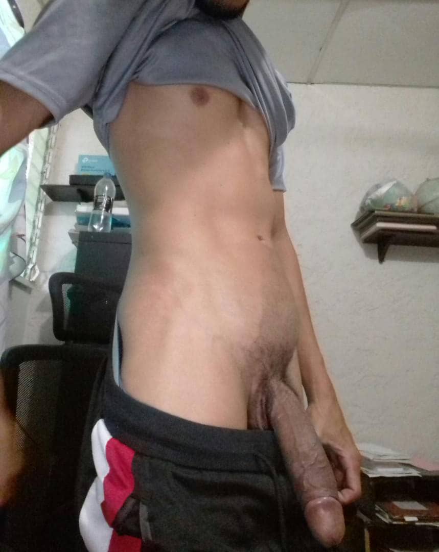 Ecuadorboysoff1's tweet photo. Uff estos Cacheros si que tienen buena verga 🥵 https://t.co/PbOKyELUlN