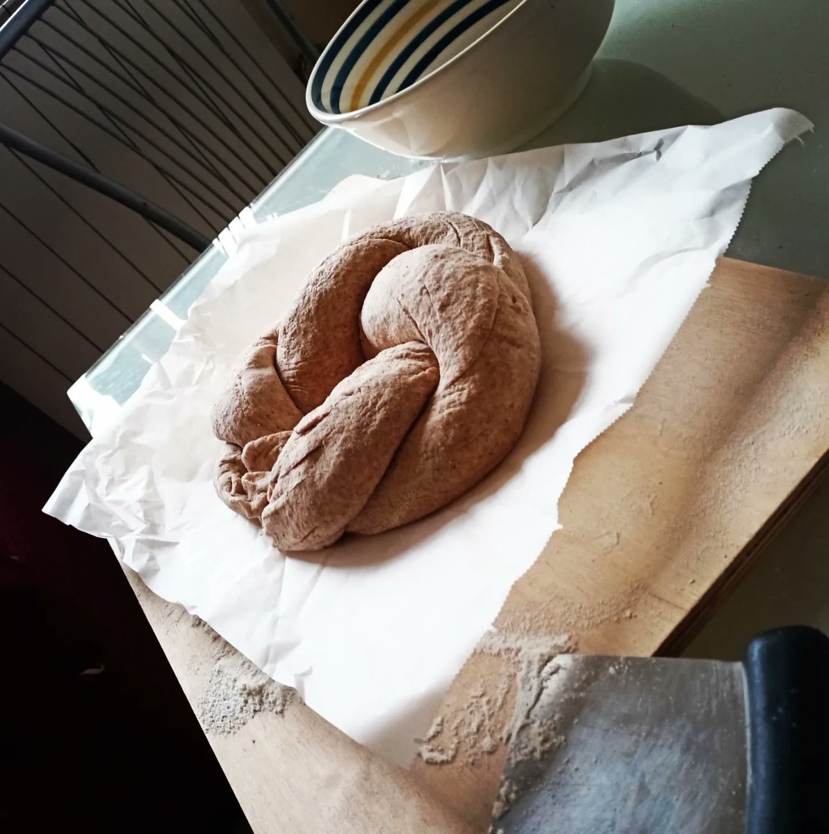 MrFox_86's tweet image. Per questa settimana pane intrecciato e circolare 👀🍞
(100% Farina integrale, sale, lievito madre; 24h lievitazione)
#braidedbread #bread #breadlover #bakery