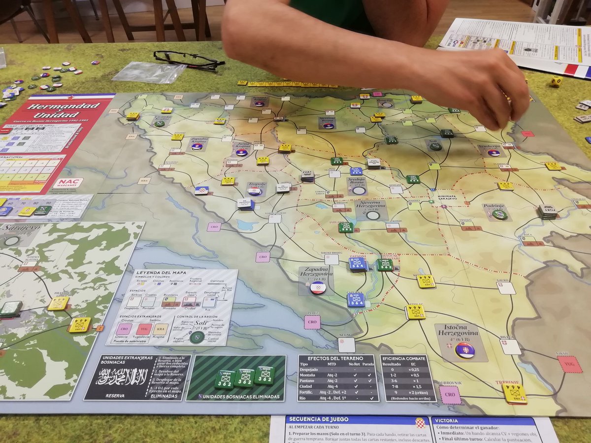 Ludoscopia's tweet photo. . JornadasCMCM: RT @JuliusLFairfax: Partida vista y no vista al #BrotherhoodAndUnity en el club. Peter con los serbios nos ha ganado en el primer turno a mi y a @SSturlusson.
Me encanta lo rejugable de este juego, difícilmente dos partidas se parecen alg… https://t.co/lqKfJr48sP