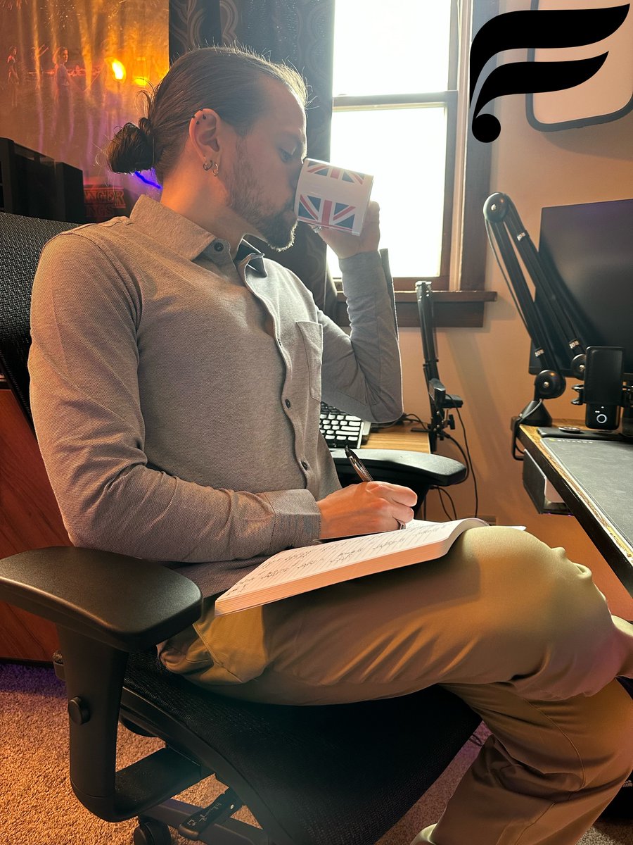 CoyoteWildfire's tweet image. #Fabletics? I see you. 👀

Not only have they been ushering in the new lines of activewear and athleticwear, they&apos;ve also been bringing in some fantastic smart casual outfits as well.

That VIP Membership can really help you save!

fabletics.com/coyotewildfire

#FableticsMenAmbassador