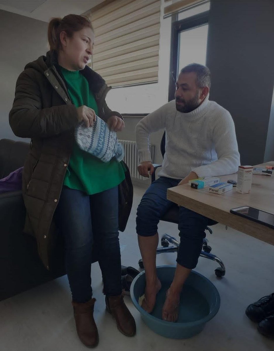 ankegitimkusu's tweet photo. Ankara-Altındağ
Şehit Mustafa Kale A.i.h.l Müdürü 
Ahmet UÇARAL'ın Müdür odasında ki haline 
bir bakınız. 
Bir okul müdürü odasında bu halde.
Daha da acısı bu fotoğrafı okul kantincisi çekip  durumunda paylaşıyor. 
Nerdesin Meb...
@mebpgm @altindagmem @HasanYILDIRIM61 @Harunfatsa https://t.co/6UXOr1Ix2d