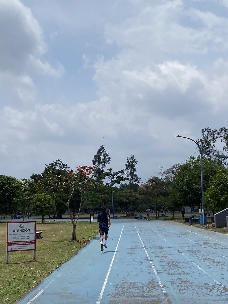 tkms_1124's tweet photo. ITF San Jose J100 week1
ダブルスベスト4でした。6-4 4-6 8-10と勝てる試合を落としてしまったのが悔しいです。
すぐに切り替えてweek2に向けて調整してます。2枚目は予選に出てる14歳の子とヒッティングを頼まれてした時の写真です！3、4枚目はトレーニングの風景です！#Babolat #erg #athlete_care2 https://t.co/A2m0mazMr4