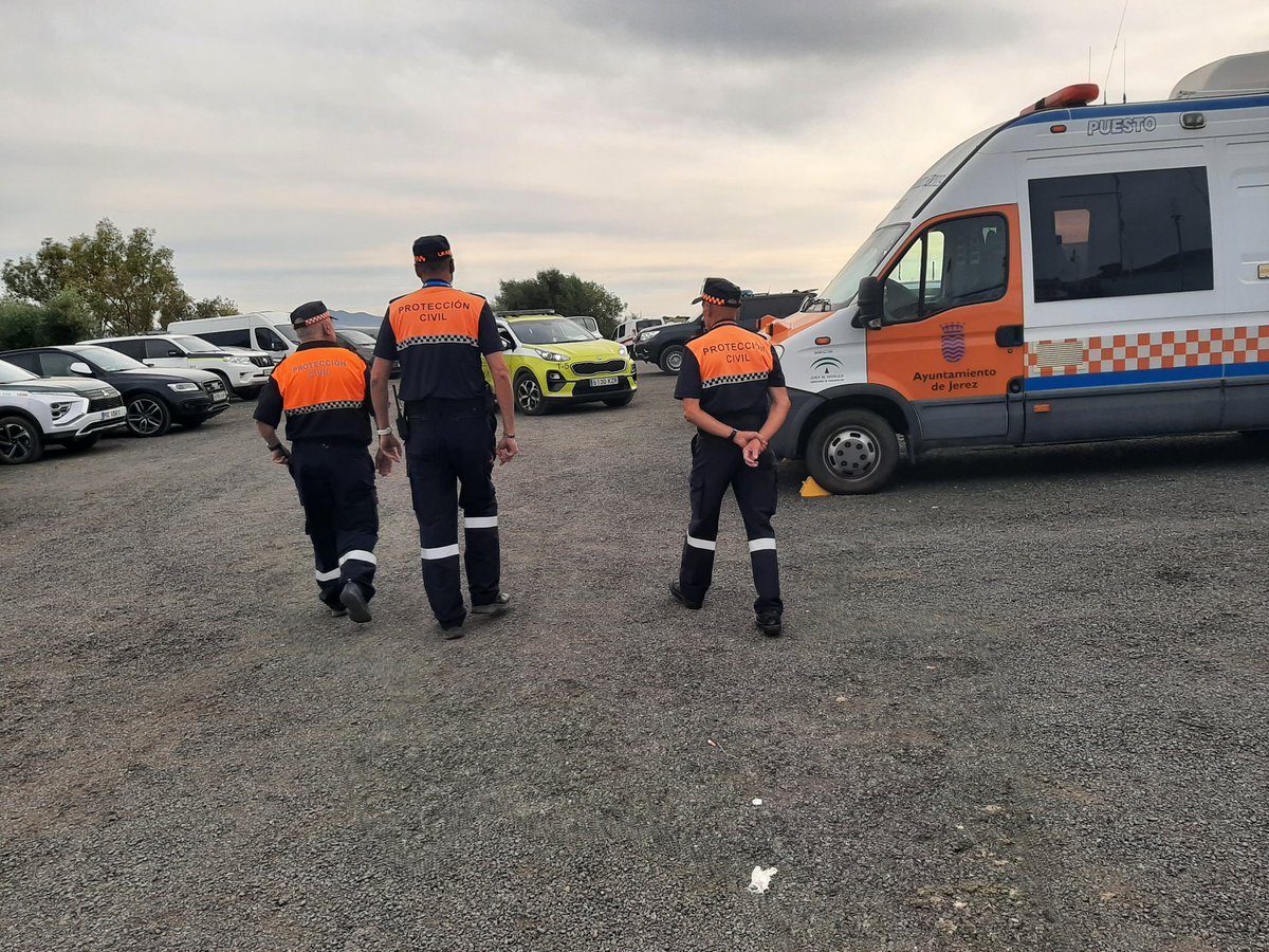 E112Andalucia's tweet photo. Las agrupaciones de voluntariado de #ProteccionCivil siempre están dispuestas a colaborar en los dispositivos preventivos como el #PlanGPJerez2023
Gracias a las #ALVPC de #ArcosdelaFrontera #Benalux y #LosBarrios por su labor durante el operativo
#TuSeguridadNuestraMeta https://t.co/389fp8fABz