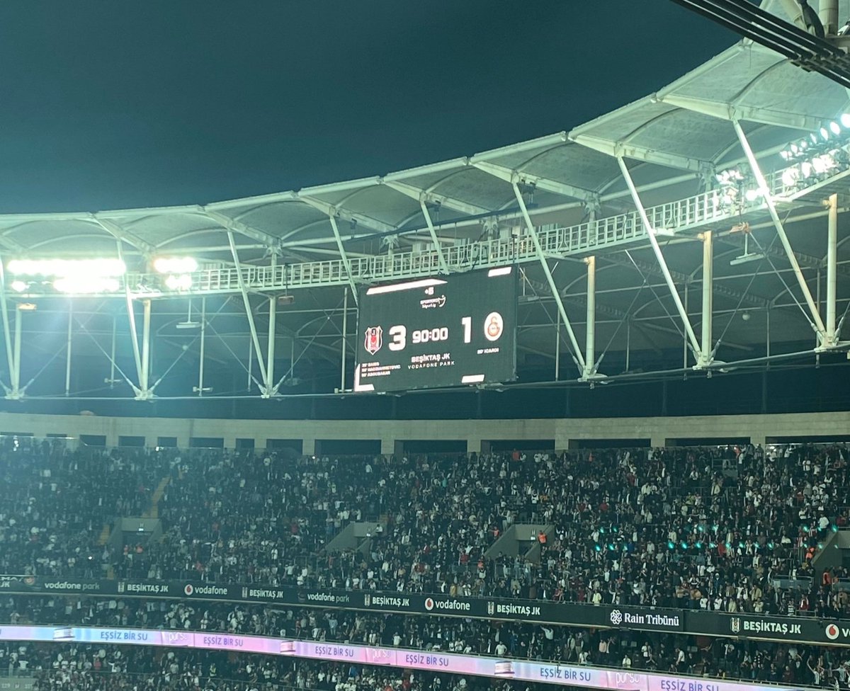 Gelenek bozulmadı
Tebrikler BEŞİKTAŞ'ım.
🦅🦅🦅
#BJKvGS