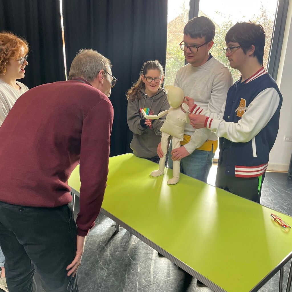 Our Studio Saturdays pilot project welcomed Robyn Olivia for our 3rd creative taster day with Yellow Submarine members. Robyn ran exciting workshops sparking our imagination, sharing puppetry skills and team working with Bunraku puppets. The group also… instagr.am/p/Crq2jRcIWuv/