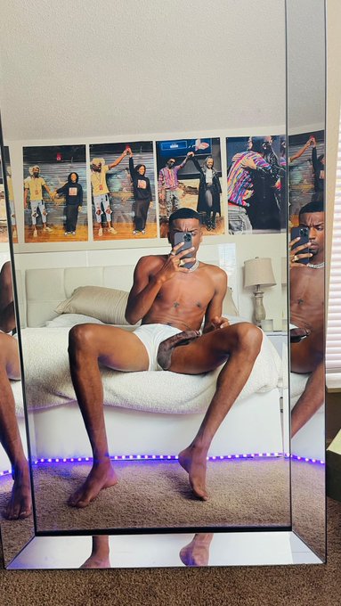 1 pic. I text your phone :
Baby come home ? 
https://t.co/edBv4FCu2H https://t.co/KRgQdghYLC