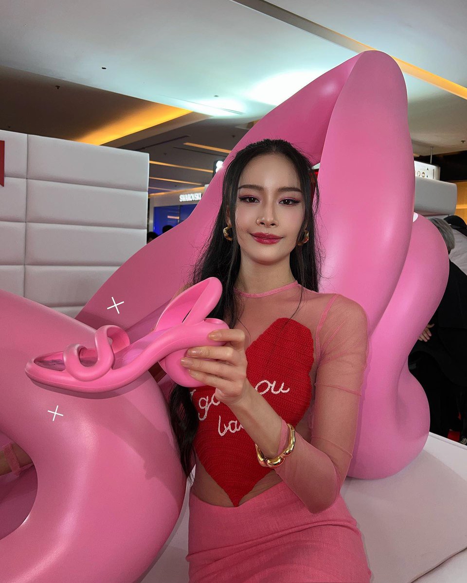 filmtuu's tweet photo. pink is her colour 
#Chayanitpat #แพตชญานิษฐ์
#TeamPatChayanit https://t.co/OFoN1Xlc6G