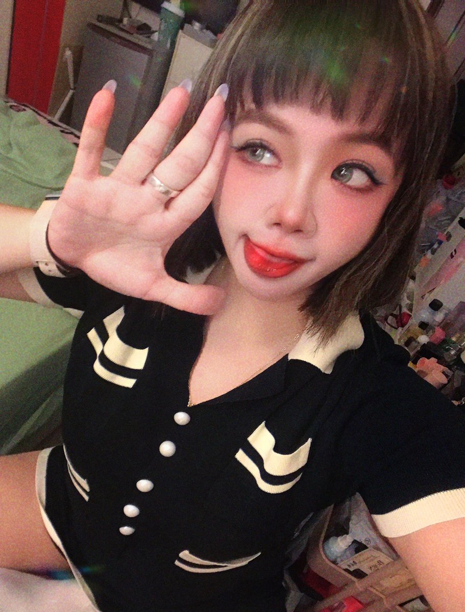 誒嘿 我還在喔😂😂
太多人說我很久沒出現 我就出來嚇嚇你們

#有人想我嗎～ https://t.co/DxXOPrlMEX