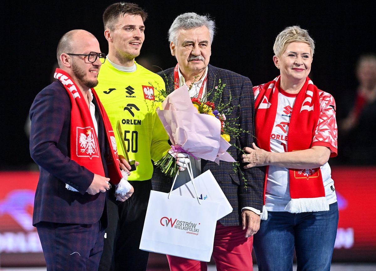 handballpolska's tweet photo. 🇵🇱 Jakub Skrzyniarz wybrany MVP dzisiejszego spotkania z Łotwą! 🙌 https://t.co/8I01KJVd00