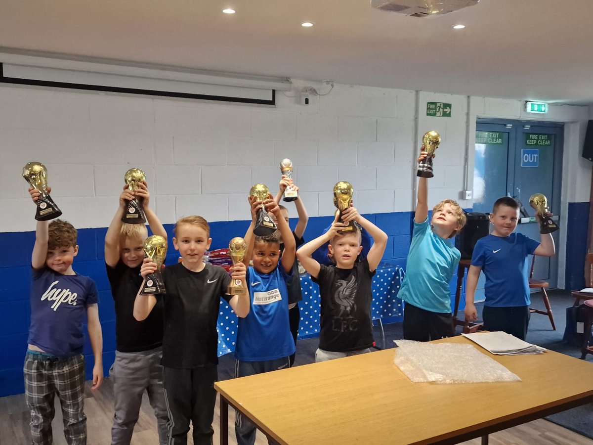 raymondo7102's tweet image. Billingham Town under 7 presentation great kids and parents #UTT