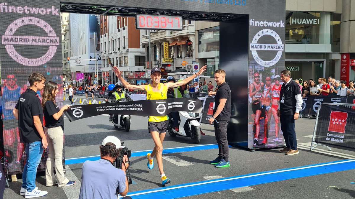 atletismoRFEA's tweet photo. Gran mañana del @MadridMarchaGP 

Fortunato y Yang se exhiben en la Gran Vía con mejor marca española para @PaulMPodium 

🚹 Francesco Fortunato 🇮🇹 38:56
🚺 Jiayu Yang 🇨🇳 43:20

@PaulMPodium 
Mejor Marca 🇪🇸 10km marcha 39:09

🔗 https://t.co/fCOH5zp2ZS
( 🖊️Emeterio Valiente) https://t.co/Z0WDEYi0yf