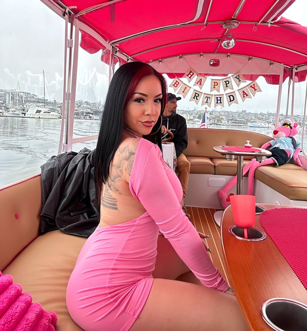 Pretty in pink&hellip;🙃💖 https://t.co/vQXRoMx0dy