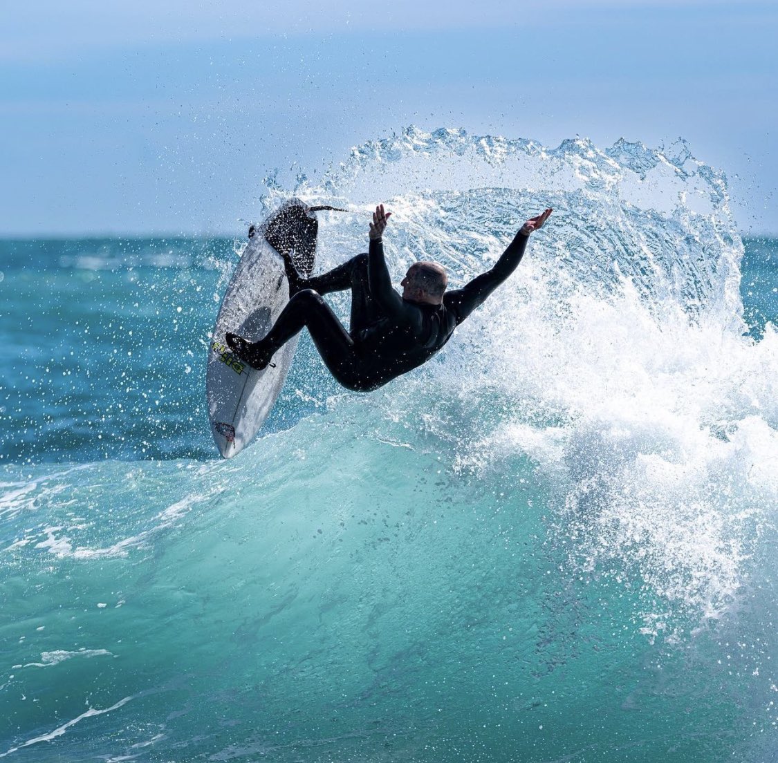 Getting liftoff at #levanto 
#airhunters #liftoff #italianswhorip 

#mediterranean #mediterraneansea #surfingthemediterranean #swell #it #italiansurf #mediterraneo #mare #medsurf #surf #surfingitaly #surfitaly #wave #italy #picoftheday #bigair #surfing #livorno #airs #surfshots