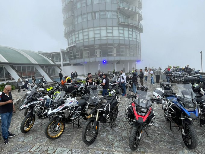 CICTMAR's tweet photo. #30Abr El área del Teleférico y el Hotel Humboldt es extraterritorial y las motos llegan en helicóptero? El cumplimiento del PORU del PN Waraira Repano (El Avila)? Parece que con el cambio de nombre le cayó la desgracia a esta área protegida @InparquesVzla https://t.co/2yhQvLE8CY