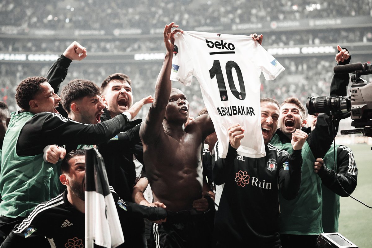 BesiktasEnglish's tweet photo. Well, you know him. 🤙🏿 https://t.co/ULSr0MiE9H