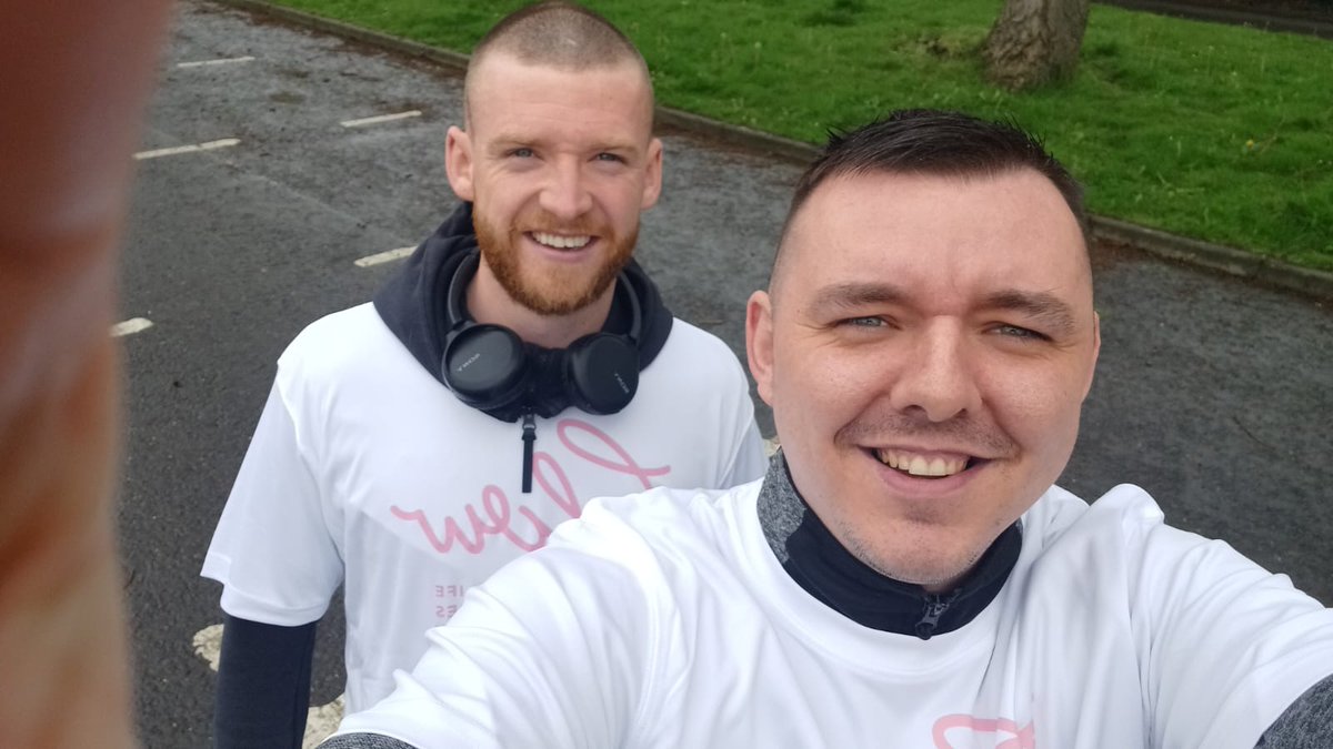 Glow_NI's tweet photo. Well done to our two relay teams who took part in the @belfastmarathon to raise funds &amp; help support more women &amp; girls. 👏 You can still donate to help support us. https://t.co/eMZSMELIUA https://t.co/UfxZmVdRUE