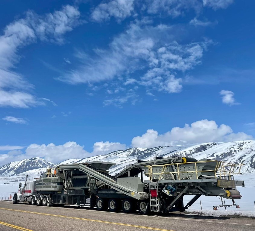 Lippmannmke's tweet image. The 4800r features were engineered using information from our customer base and dealer network, delivering a closed-circuit impactor plant a step above the rest ☑️🙌

Learn more: bit.ly/3n4dAXO 

#Lippmann #RockCrushing #HeavyDuty #Efficient #LegendaryCrushingSystems