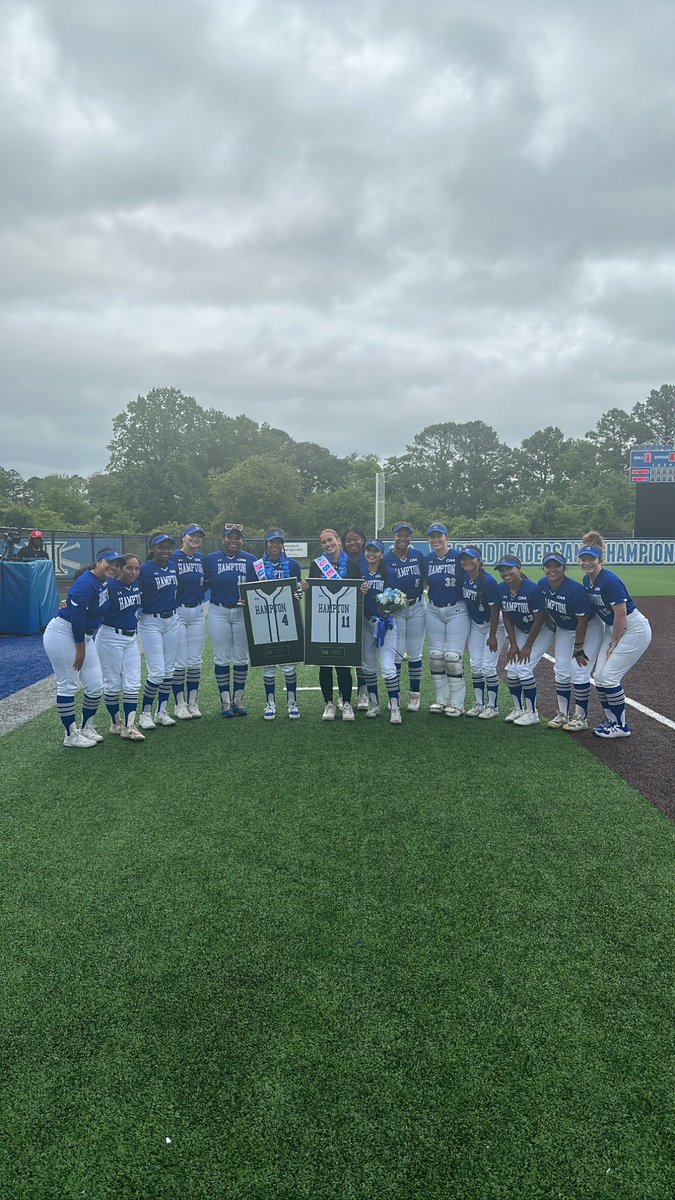 HAPPY SENIOR DAY 💙💙💙 We're gonna miss you two!