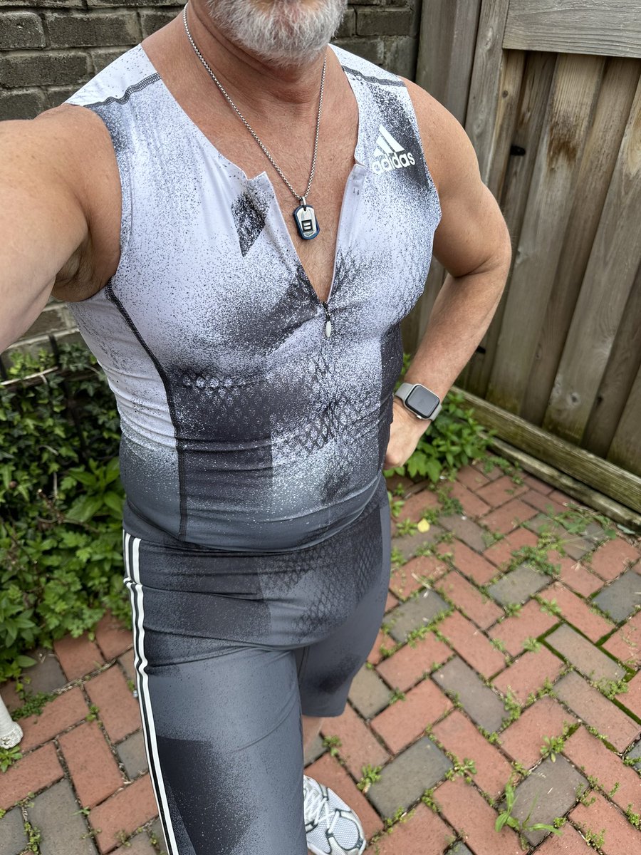 n2_briefs's tweet photo. A grey outfit for a grey workout day!
๐ฉถ
#Adidas #Speedsuit #Singlet #OutdoorCardio #Lycra #Spandex https://t.co/xlXKYN2AT9