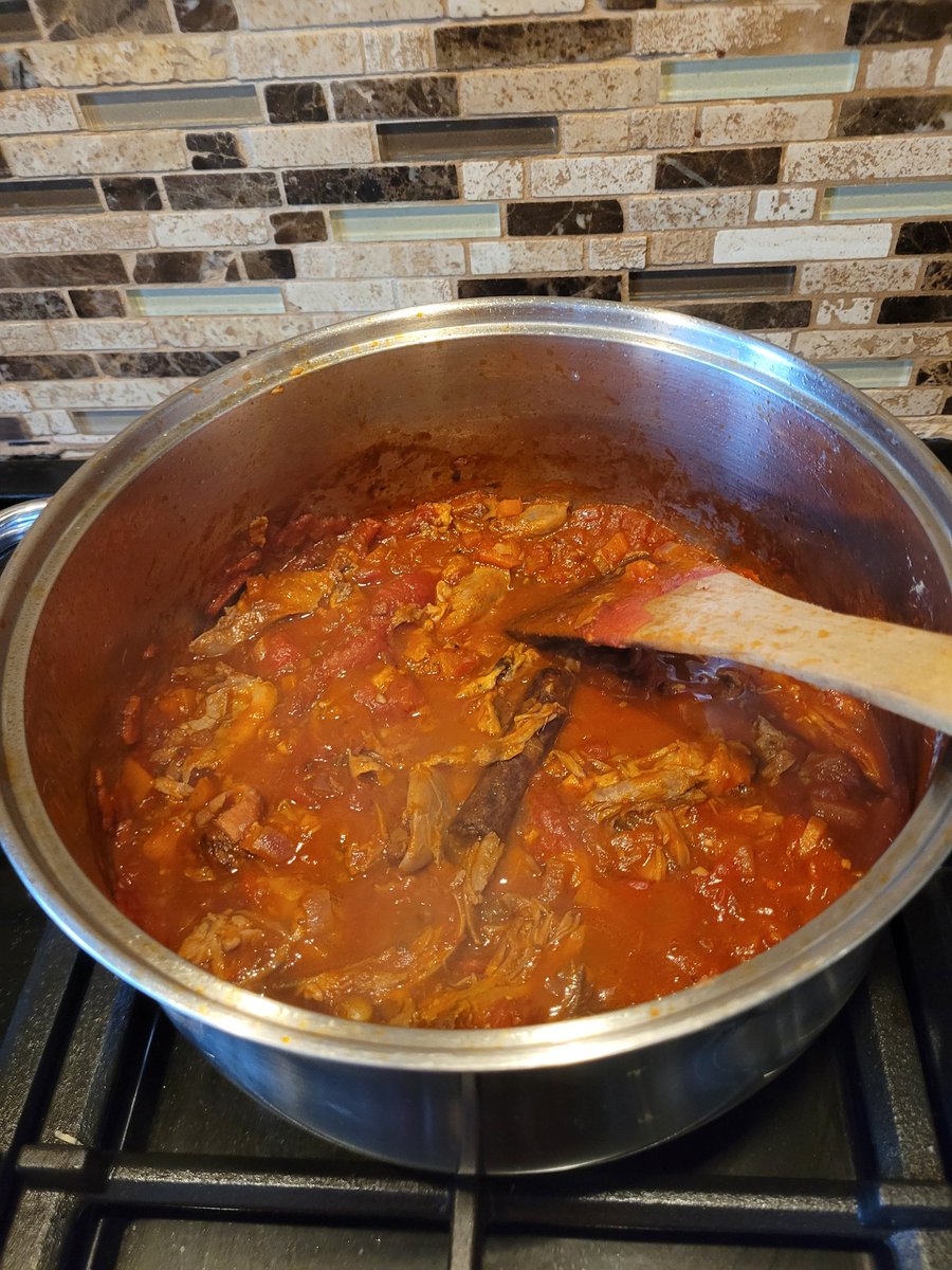 DFutz's tweet photo. Sunday cooking...slow cooked duck pasta with orange, sultanas and pine nuts. Love it. https://t.co/GmfwYI2gcy