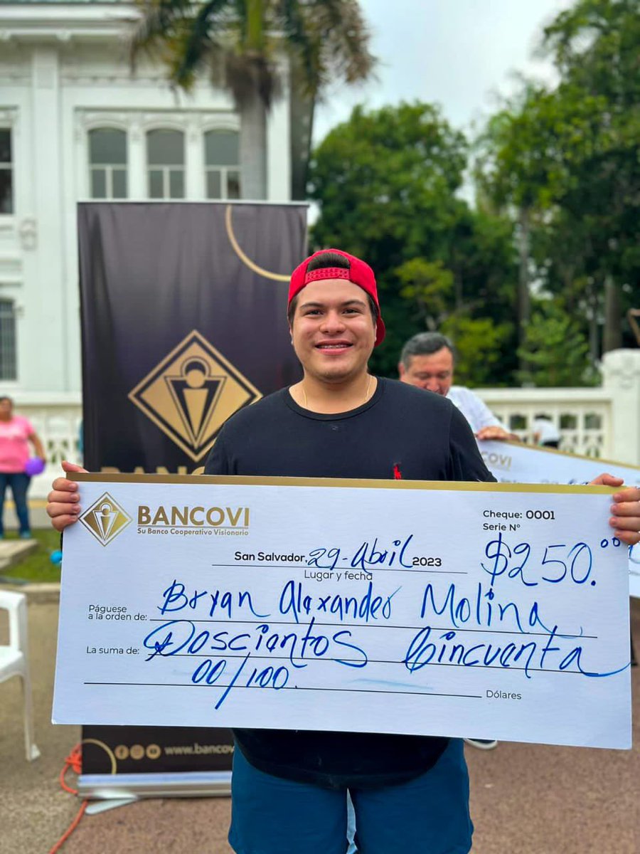 CrodriguezSV's tweet photo. Gracias a la empresa privada, en esta ocasión #BANCOVI por apoyar el esfuerzo de la juventud capitalina, quienes premiaron a los ganadores del torneo FIFA 2023 😎 https://t.co/FT2Enske1W