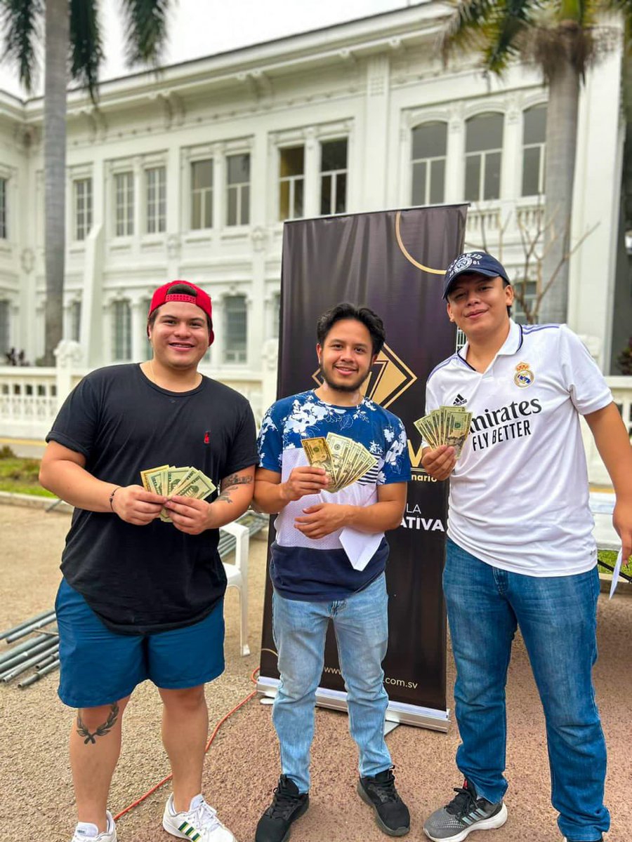 CrodriguezSV's tweet photo. Gracias a la empresa privada, en esta ocasión #BANCOVI por apoyar el esfuerzo de la juventud capitalina, quienes premiaron a los ganadores del torneo FIFA 2023 😎 https://t.co/FT2Enske1W