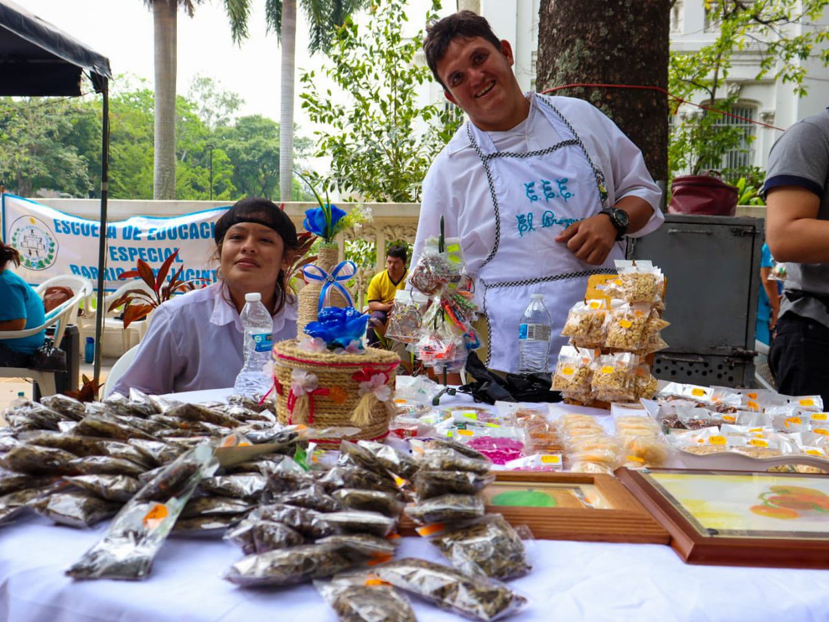 CrodriguezSV's tweet photo. El festival contó con la participación de 50 emprendedores, entre tradicionales y de innovación.
Como @alcaldia_ss reconocemos la importancia de este tipo de espacios y esta administración liderada por el Alcalde @marioduran continuará generando oportunidades de desarrollo. 🙌💪 https://t.co/Mapm8Bk55A