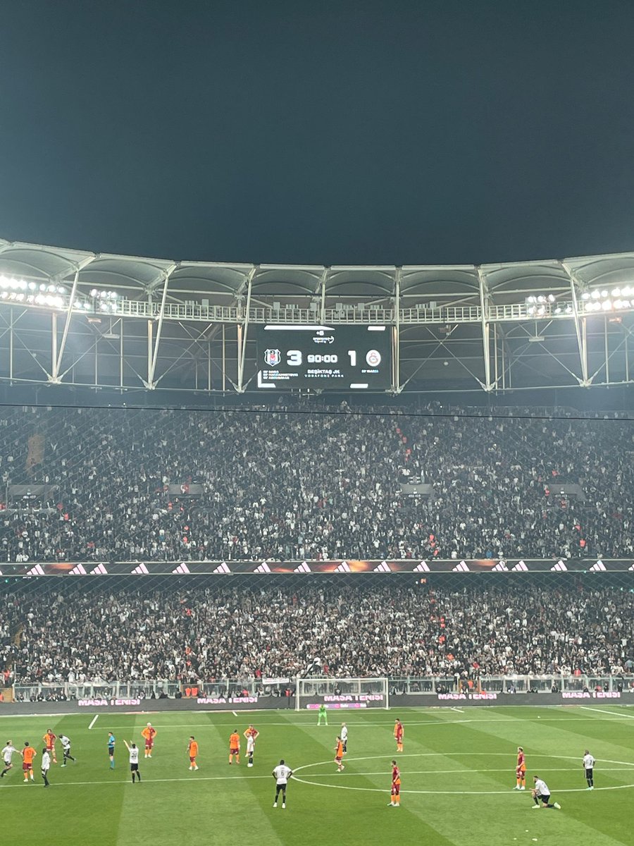 En Büyük Beşiktaş Diyeceksiniz ♥️🌹 #BJKvGS #besiktas #Redmond #Aboubakar #Vodafonepark #puan