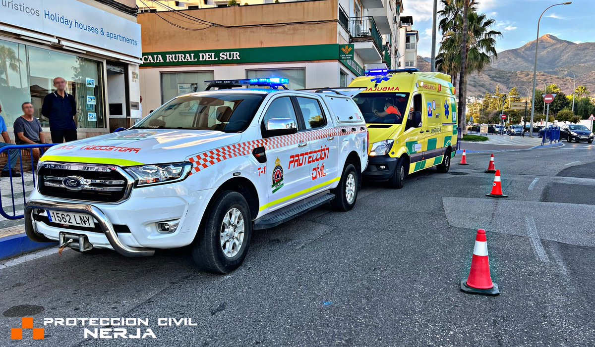 🔸 Apoyo a sanitarios🚑 en la evacuación de un paciente junto con <a href="/cpbmalaga/">CPB Málaga</a> 

Siempre alerta!🚨