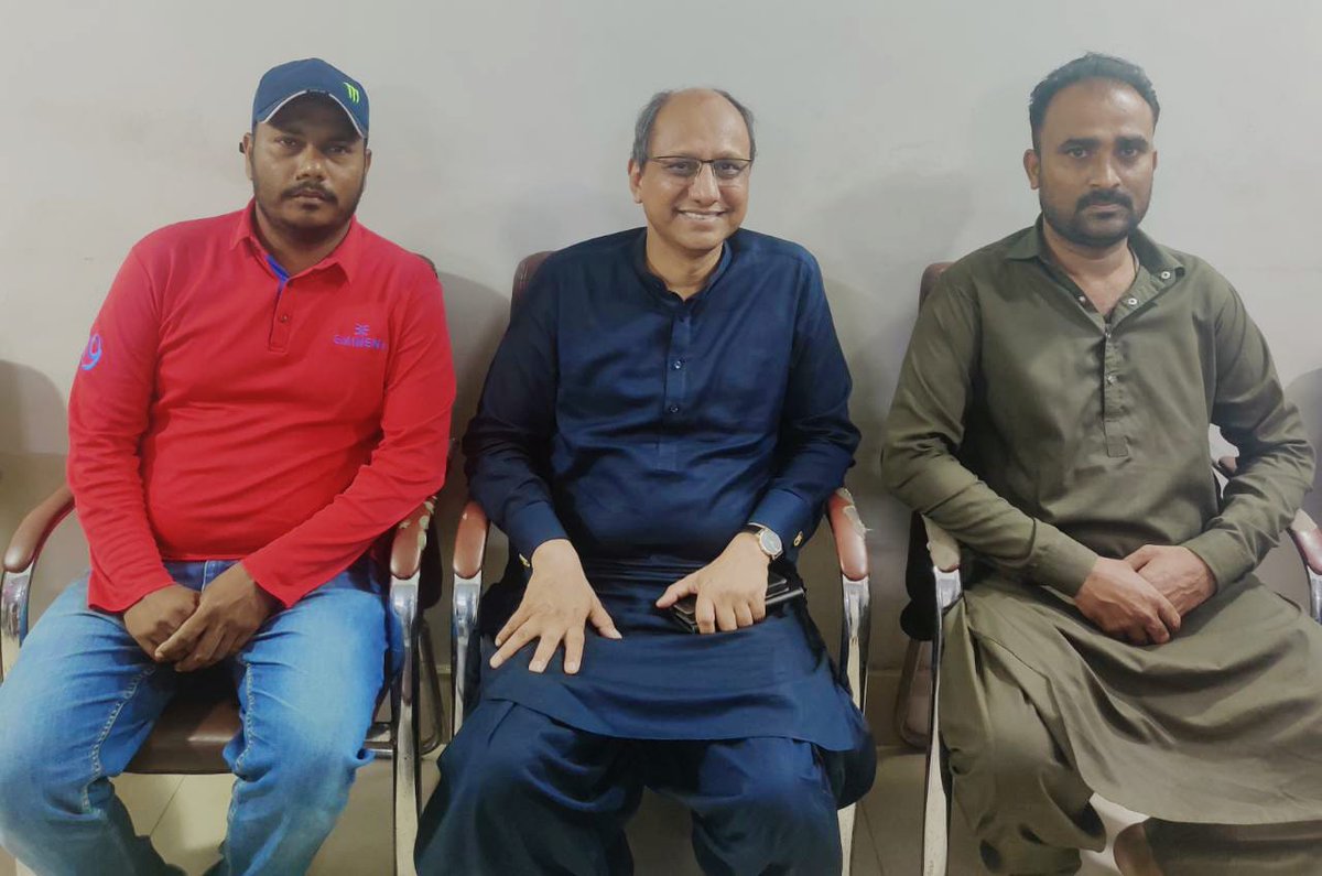 MateenLodhi1's tweet photo. پیپلز پارٹی نے ایک گیند سے دو وکٹیں اڑا دیں 
پی ٹی آئی کے یوسی 08 وارڈ 3 سے کونسلر سنی اور ایم کیو ایم کے سابق کونسلر عارف مئیو PPP میں شامل 
 صدر کراچی ڈویژن @SaeedGhani1 سے ملاقات کے بعد PPP میں شمولیت کا اعلان کیا ۔
اس موقع پر یوسی 08 کے چیرمین @AhmedRaxaPPP بھی موجود تھے https://t.co/uZ6EvGD4kt
