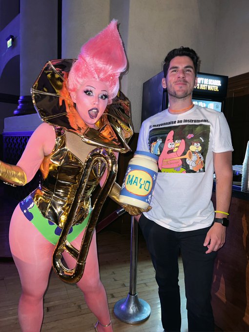 met my biggest fan last night🤩 https://t.co/vMYYCjAALT