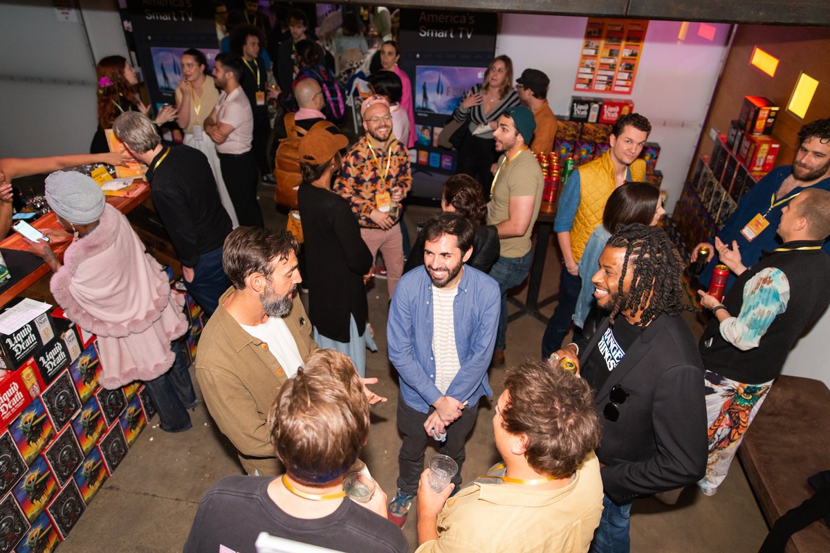 Stareable tweet media