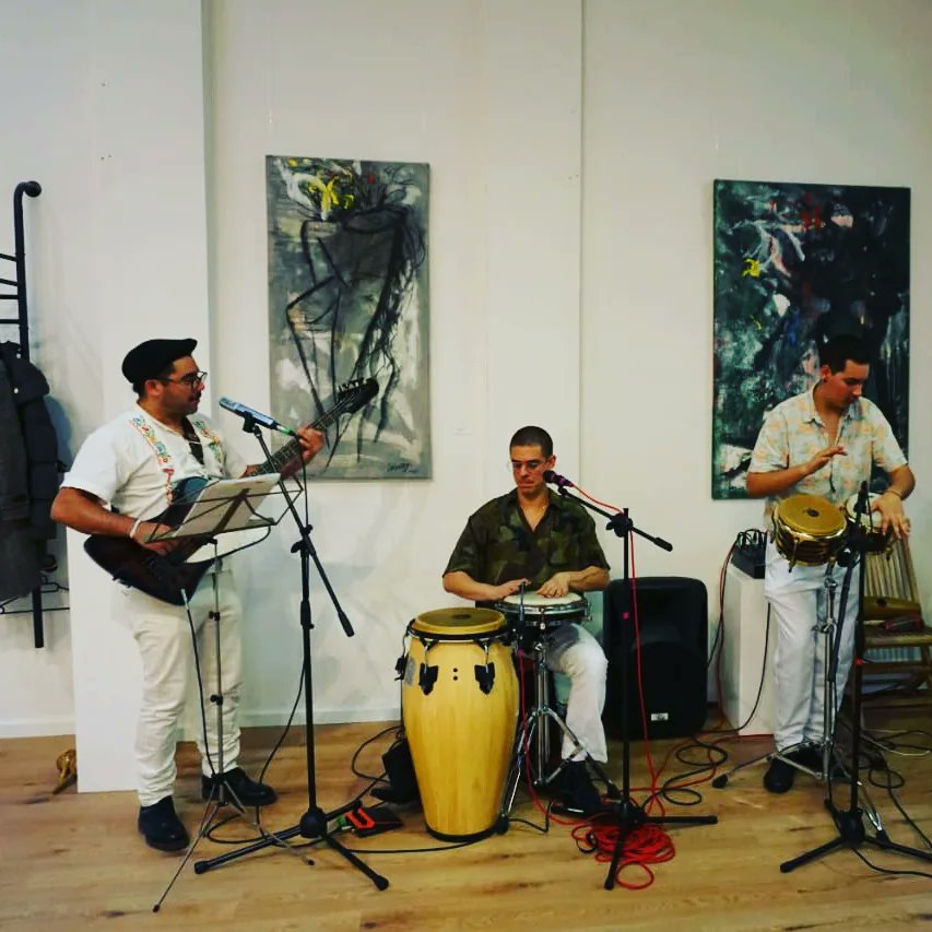 FCaguayo's tweet photo. 📌 Tarde de #gala en #VueloBronce2023

▶️La 2da #exposición se inauguró el #viernes 28 de abril en Berlín en la Panther Galerie de Marco Flierl. 

🤝La muestra fue colectiva entre artistas alemanes 🇩🇪, polacos 🇵🇱, italianos 🇮🇹 y cubanos 🇨🇺 celebrando los #20años del certamen. https://t.co/UiKiNqhRwy
