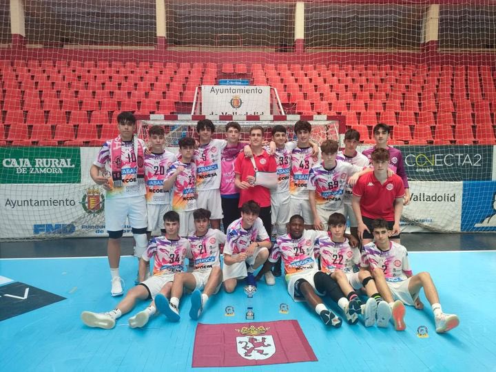 Fin de semana muy feliz para la #canteraAdemar

🏆¡¡Campeones de Castilla y León en juveniles!!🥇

🤩Los infantiles acceden a la Final4 de Castilla y León.

Nuestros tres equipos (Infantil, cadete y juvenil) están entre los cuatro mejores equipos en sus respectivas categorías.