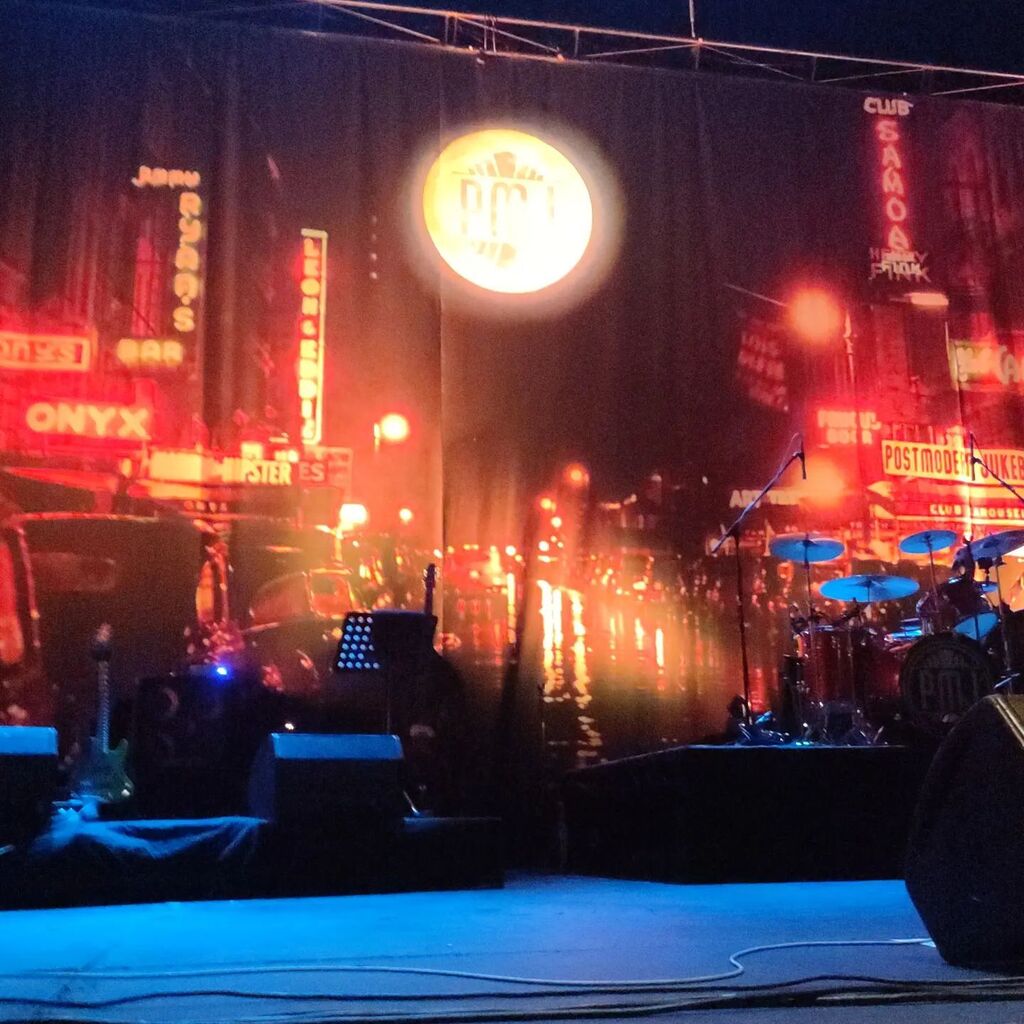 Moza_jf's tweet photo. #viewfromtheseats for @pmjofficial #pmjtour https://t.co/cbqVdhOvXP https://t.co/OACBa0cqkx