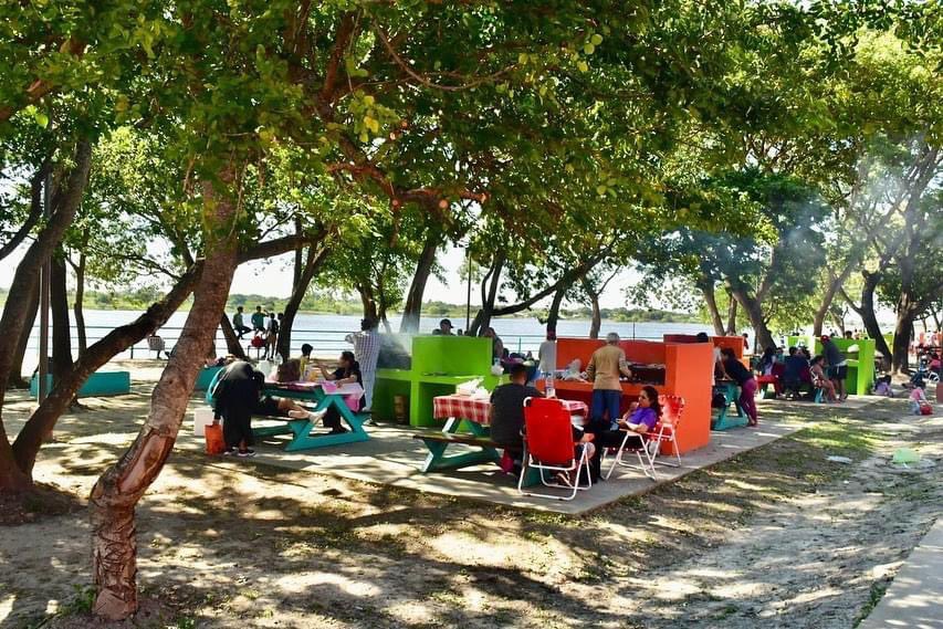radiocanalfsa's tweet photo. 🔴 #DOMINGOENFAMILIA 🔥
☀️ Tremendo día para disfrutar con amigos, mascotas y en familia del nuevo espacio recuperado 𝗣𝗔𝗦𝗘𝗢 𝗗𝗘𝗟 𝗥Í𝗢 ☀️🍃🐟🐾❤️
#camping #juegos #paseodelrio #bajadadelancha #findexxl #findesemanalargo #formosacapital https://t.co/HgHqqnH21b