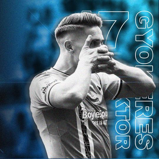CoventryCityFC's tweet photo. The first award of the evening!  🏅

👪 Your @FamilyZoneCCFC Player of the Season is Viktor Gyökeres.

#PUSB https://t.co/U62J3Ltx6o