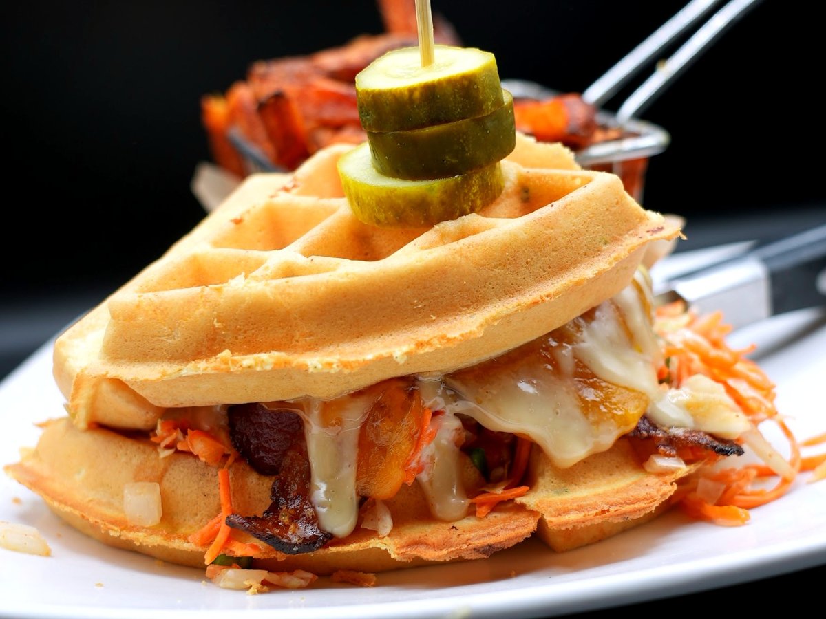 GriffonPub's tweet image. Did you know the Chicken and Waffle sandwich dates back to the 1600s? You do now. 🍗🧇  #chickenandwaffles