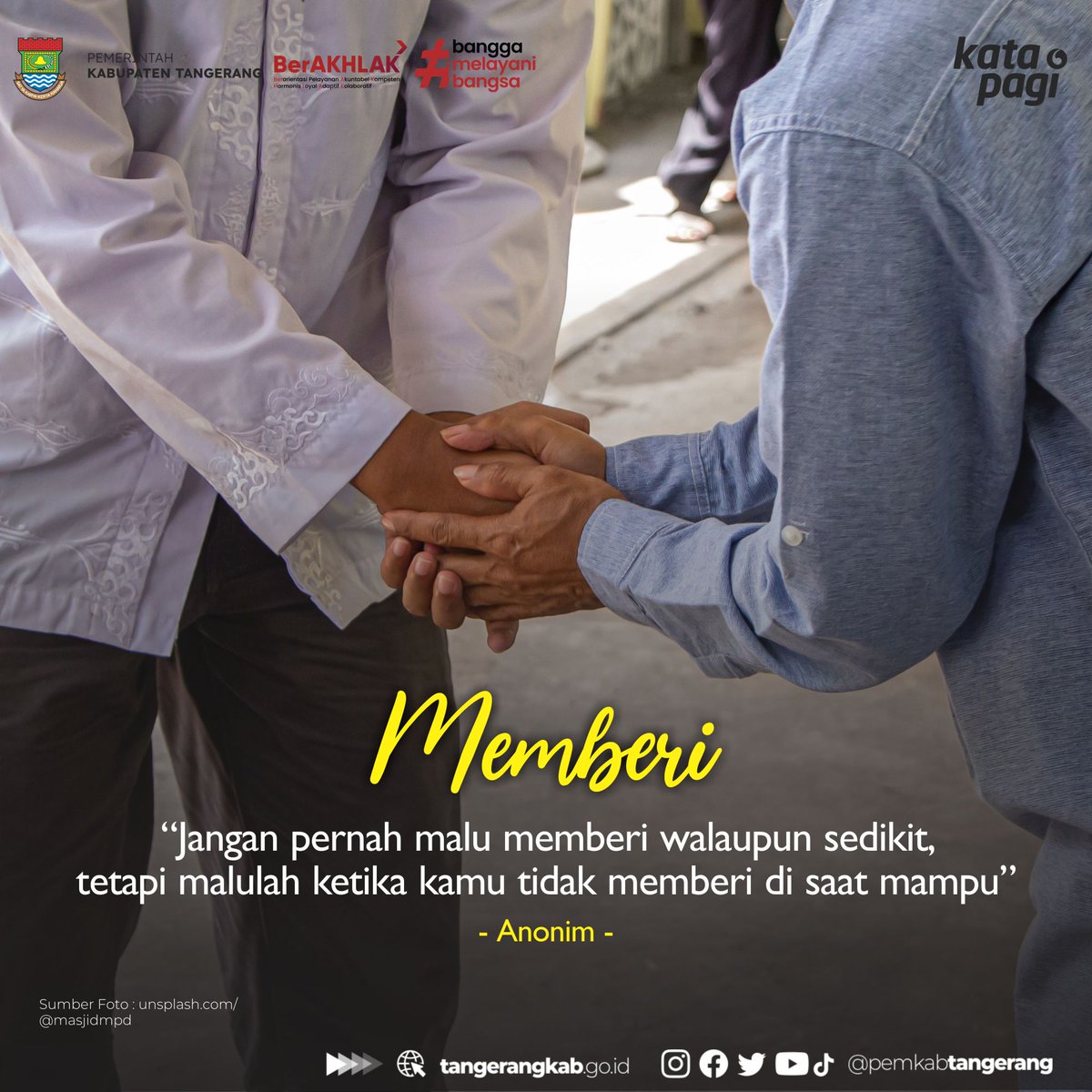PemKabTangerang's tweet photo. "Jangan pernah malu memberi walaupun sedikit, tetapi malulah ketika kamu tidak memberi disaat mampu"
-Anonim-

#KataPagi #SemangatPagi #Memberi https://t.co/fLjXlZYh4m