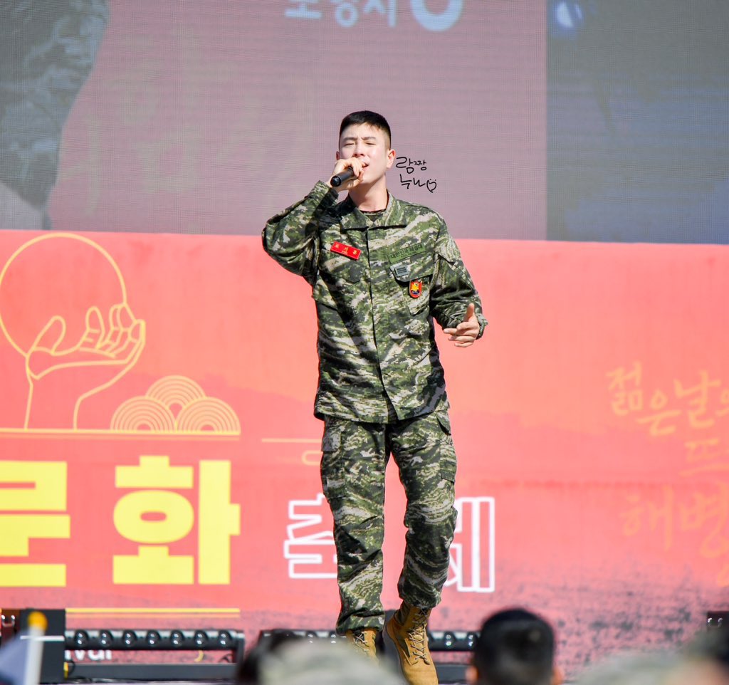 BlockBGlobal's tweet photo. 230430 P.O

Fans photos of Pyo during his performance in the Pohang Marine Cultural festival today

Cr. https://t.co/OX6J0uDZNs

#BLOCKB #블락비 @blockb_official #waitingforpyo #피오 https://t.co/67IZ1HtWmg