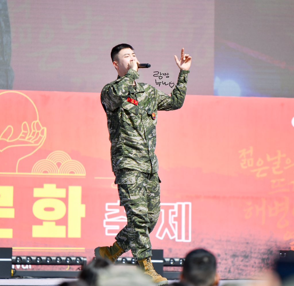 BlockBGlobal's tweet photo. 230430 P.O

Fans photos of Pyo during his performance in the Pohang Marine Cultural festival today

Cr. https://t.co/OX6J0uDZNs

#BLOCKB #블락비 @blockb_official #waitingforpyo #피오 https://t.co/67IZ1HtWmg