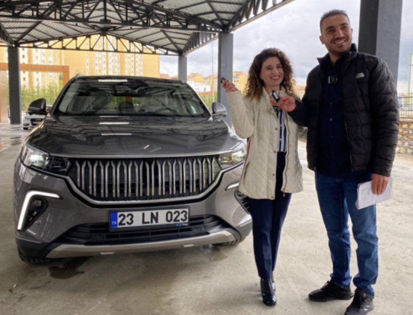 egede2el's tweet photo. Kura çekimi yapılan milli otomobilimiz TOGG, T10X modeli araç ilk sahibini buldu! İlk teslimat Elazığ'a gerçekleşti https://t.co/FyC6EdY9zD